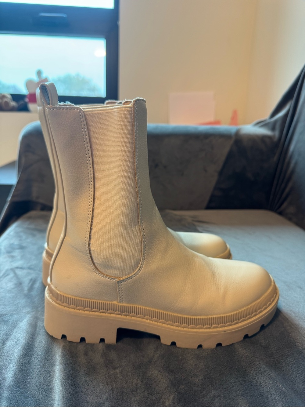 C&A Women’s Cream Chelsea Lug Sole Boots Size 5.5 (EUROPE 36)